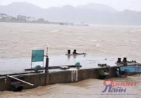 Тайфун в порту Нинбо